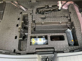 パンク修理剤とエアーコンプレッサーと車載工具も完備!!