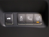 使いやすさや安全性を追求したステアリング周り!高級車ゆえにスイッチ類が多いのも特徴ですね!考え尽くされた配置ですぐに使いこなす事が出来ますのでご安心下さい!是非、体感してみて下さい!!