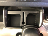 便利なドリンクホルダーが付いています。