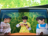 テレビ番組を画面で視聴できる装備です。停車中に映像を楽しみたいときにも活用でき、車内で待ち時間を過ごす際の選択肢が広がります。操作も画面から確認しやすい構成です。