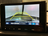 リバースギアに入れるだけで後方の表示へ切り替わります。夜間や雨の日の駐車も楽になりますよ。