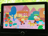 色鮮やかな映像を画面に表示でき、停車中の休憩時間などにテレビ番組を視聴できます。お出かけ先で待ち時間がある際にも、車内で映像を楽しめる装備です。