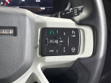 アダプティブクルーズコントロールは、ドライバーの希望する速度と車間距離を設定し、乗員や他の道路利用者の安全性を高めます。また、特に交通量の多い状況ではドライバーの負担を軽減し、快適性を向上させます。