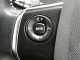 ステアリングスイッチ付き。前方から目を離すことなく操作することが可能です。