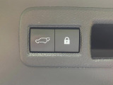 【パワーバックドア】スマートキーや運転席のボタンを押すだけでリアゲートが自動で開閉します!荷物を持っている時や、高い位置にあるバックドアを閉める際に便利な機能です♪