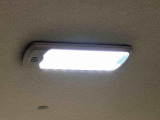 大型室LED内灯で車中泊や荷室作業に最適!