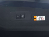 パワーバックドア装備!リヤゲートのスイッチを押すだけでバックドアが閉まります!運転席周りからも開閉の操作ができます♪