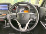 インテリアに合わせたデザインのステアリングは、運転される方のことも考え、運転しやすい形状、大きさです。是非一度、実際に触ってお確かめください。