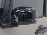 ◆ドアミラーウインカー◆ドアミラーにウインカーを装備しています。対向車に自身の進行方向を合図し安全に運転できます。