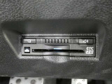 高速道路を賢く使うETC2.0装備です。高速道路とクルマが情報を連携して渋滞の迂回ルートや災害時の適切な誘導をしてくれたりします。