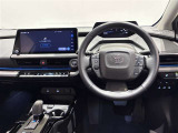 ステアリングスイッチ付き。前方から目を離すことなく操作することが可能です。