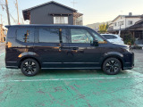 両側パワースライドドア付きで便利!小さなお子様も乗り降り楽々です♪スイッチは運転席にもありますよ!