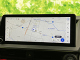 現在地を中心に周辺の道路や施設を確認できる地図表示です。画面上の操作で目的地検索にも進めるため、初めて向かう場所への行き方を調べたいときにも、便利に活用していただけます。
