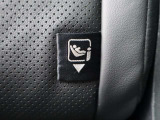チャイルドシート固定用アンカーの位置を示すタグです。