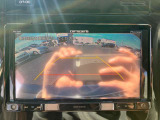ナビにバックカメラの映像を映してみました。駐車の目安になる線が画面に出ます。