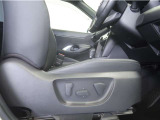 パワーシート搭載。微妙な調整が手軽に出来、最適なポジションで運転することが可能です。