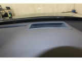 カラーヘッドアップディスプレイ付き。少ない視線移動で情報を確認できるので、運転の疲労軽減に繋がりますよ♪