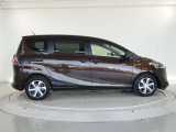 両側パワースライドドア付きだから、狭い駐車スペースなどでの 乗り降りラクラク!小さなお子さまのいるご家庭には嬉しい装備。