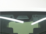 ◆Honda SENSING◆ カメラ等装置で精度の高い検知能力を発揮、安全運転を支援します。ステアリング上のコントローラーに注目!
