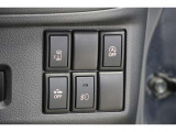 機能性溢れる運転席まわり。使いやすいスイッチ類の配置で運転中のストレスを軽減し楽しくドライブできますよ。