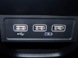 USBつなげられます♪充電などお役にたちますよ!!