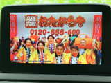 停車中のひとときに、映像やテレビ番組を楽しめる画面を備えています。休憩時などにも活用でき、車内で過ごす時間の楽しみが広がります。