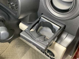 使わない時は格納式なのでスッキリしまえるドリンクホルダーです。