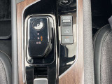 シフトレバー 近未来的なデザインで運転を楽しく演出します♪