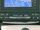 空調の設定状況を表示し、風向きや温度などを確認しながら車内環境を調整できます。操作部がまとまっているため、日々の移動や同乗者とのお出かけでも便利に活用できます。