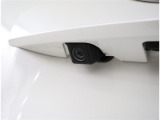 バックカメラが付いているので後方確認が非常にしやすいです。今や運転初心者も熟練者も必須装備!ついていて損はないですね♪