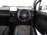 視界良好、操作しやすい運転席です。