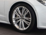 ●オシャレは足元からといいますが、車も同じく足元のエレガンスさで全体のイメージが変わります。