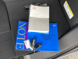 メンテナンスノート【整備記録簿】、取説も揃っています。スマートキーはバッグなどにしまったままボタン操作でエンジンの始動・停止ができて大変便利です。