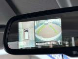 アラウンドビューモニターまるで車を真上から映したような映像で、前後左右の感覚が分かります♪車庫入れや駐車時に大活躍の機能です。