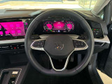 しっくりと手に馴染むレザーマルチファンクションステアリングです。