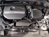 【BMWエンジン】革新的なガソリン・エンジン・テクノロジーによる高性能かつ高効率。レスポンスの良いパワーを発揮。常にスムーズな吸気を実現しアクセル開度にダイレクトに反応しドライビングを楽しく演出。