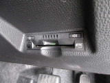 【ETC車載器】は、ビルトインタイプですっきり収納され、見た目も使い勝手も満足のアイテムです。