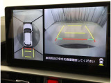 パノラミックビューモニター付きです。車両を上から見たような映像をディスプレイオーディオ画面に表示。運転席からの目視だけでは見にくい、車両周辺の状況をリアルタイムでしっかり確認できます。