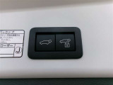 パワーバックドア機能付きです。高さや重さでバックドアの開閉って意外と大変ですが、電動で楽々です!