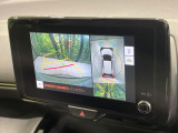 【パノラミックビューモニター】専用のカメラにより、上から見下ろしたような視点で360度クルマの周囲を確認することができます☆死角部分も確認しやすく、狭い場所での切り返しや駐車もスムーズに行えます。