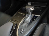 電動パーキングブレーキ・ブレーキホールドを装備してます。ホールド機能は信号待ちが多い一般道で疲労軽減になり、大好評です!