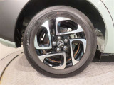 185/65R15タイヤ&15&times;5?Jアルミホイール(切削光輝+ブラック塗装/センターオーナメント付)