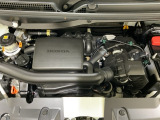 コンパクトなエンジンルームで、室内空間を確保しています。ホンダのMM思想(マンマキシマム・メカミニマム)は今でも受け継がれています。