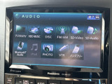 デジタルTVやラジオ、ディスク、Bluetooth Audioなど、複数の音楽・映像ソースを画面から選択できます。利用する機器や好みに合わせて切り替えられ、車内での過ごし方が広がります。