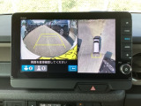 バックギアに入れますとご覧のような画像に自動的に切り替わります。車庫入れ時に役立ちます。