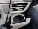 運転席カップホルダー!助手席にもありますよ。