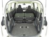 サードシートを格納すれば、更にスペースが広がります。キャンプ用品など大きな荷物も収納可能です!