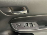 運転席ドアのスイッチです。窓のスイッチのほか、ドアミラーを動かすスイッチもあります。