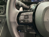 ステアリングにオーディオ操作スイッチが付いています。オーディオ画面に直接タッチしなくても操作が出来ますので、運転に集中できます。