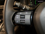【ステアリングリモコン】ステアリングにオーディオ調節可能なスイッチが装備されていますので運転中でも視線をそらさずにオーディオの調節が可能です!